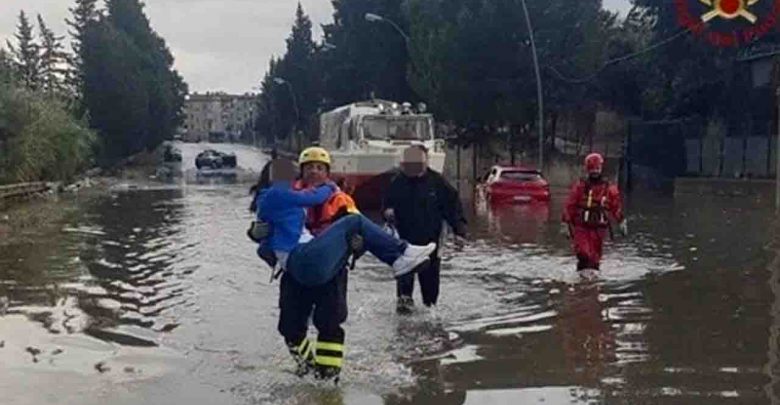 Violento nubifragio a Palermo, strade allagate - RTM ...